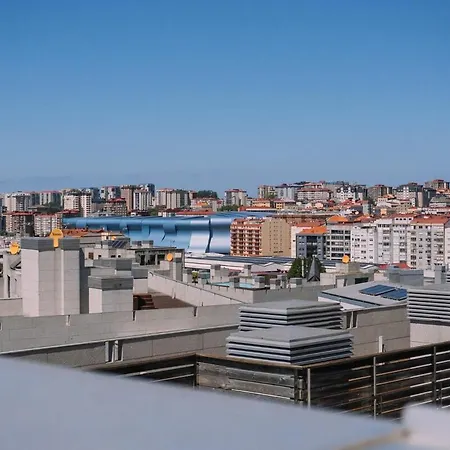 Piscina Y Garaje Cerca Del Centro By *